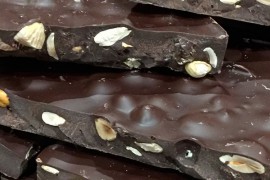 Chocolate Negro 80% de cacao con almendra cruda